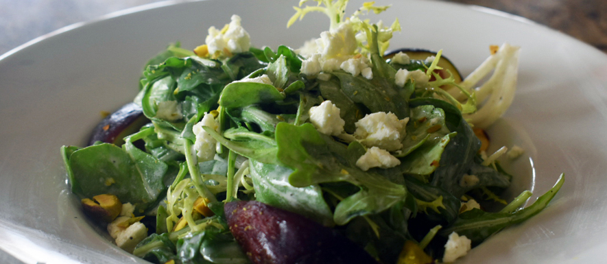Arugula salad with roasted beets, goat cheese and greens